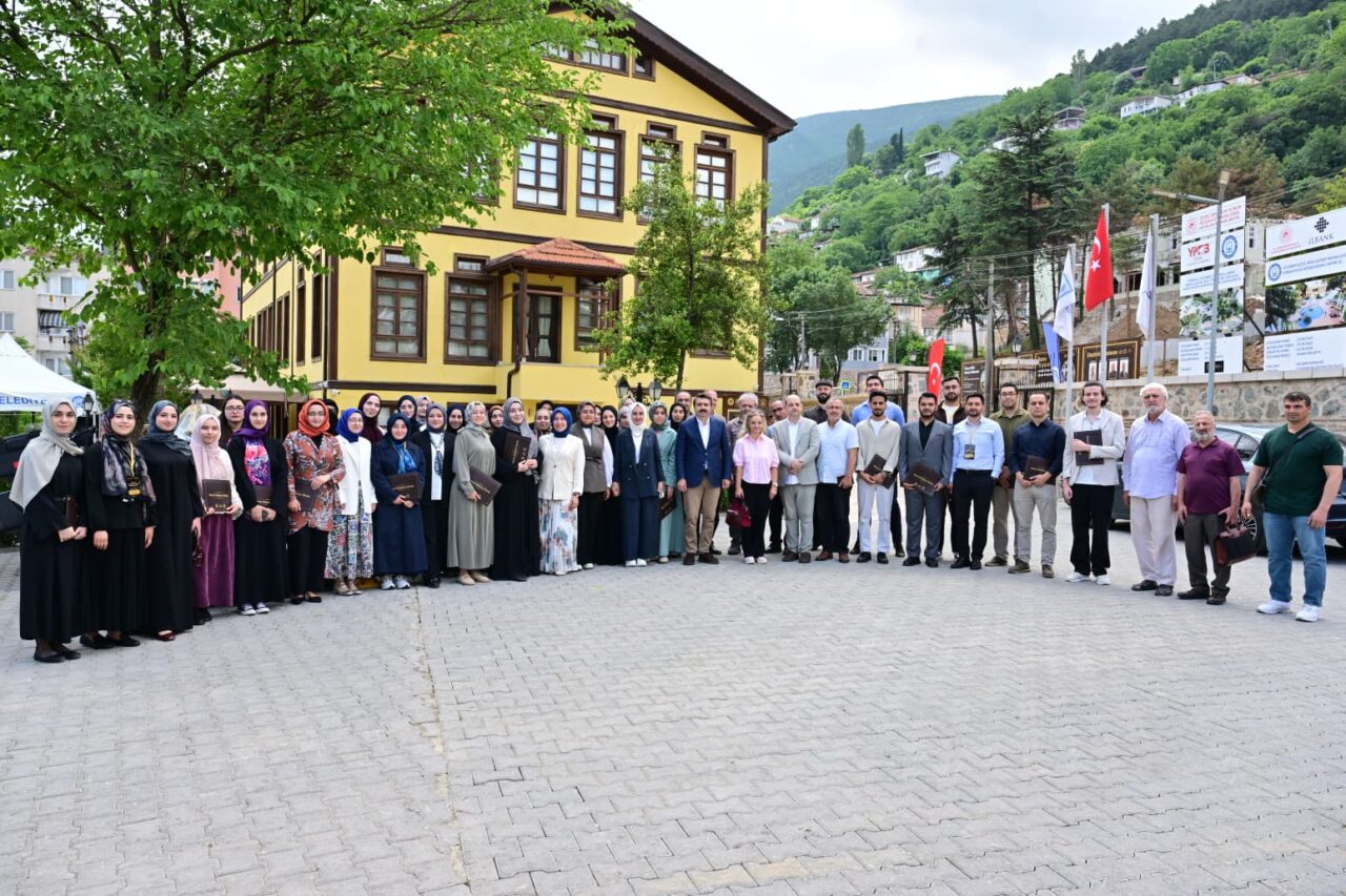 Bursa Düşünce Okulu sertifikalarını teslim etti 1 Bülten Medya -