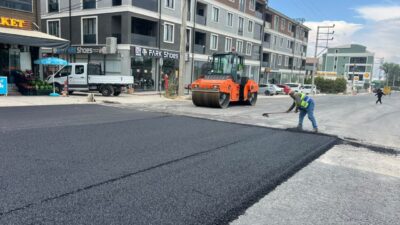Bursa Büyükşehir Belediyesi'nin İnegöl'de başlattığı asfalt çalışmalarıyla Yeniceköy Mahallesi'nin en