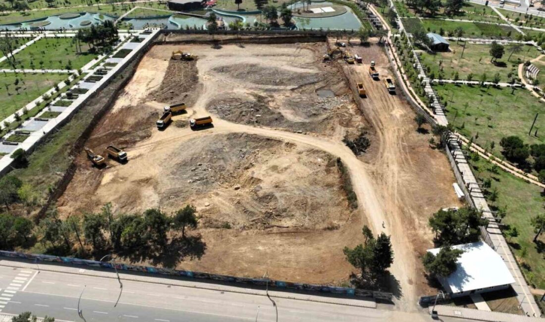 10 bin kişilik dev caminin yapımına başlandı Gebze Millet Bahçesi’nde 10 bin kişilik caminin yapımına başlandı. Yaklaşık