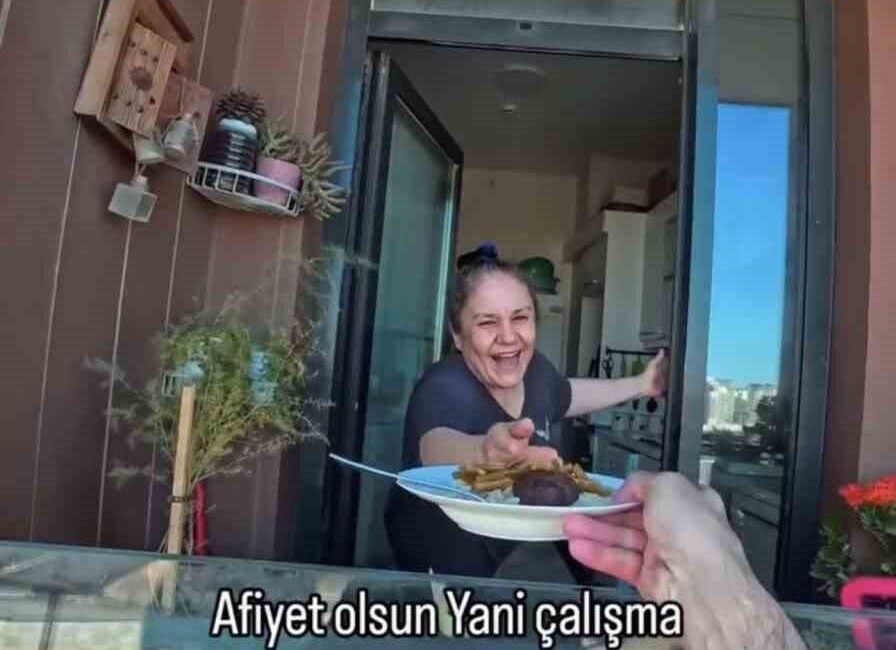 Başakşehir’de yaklaşık 100 metre yükseklikte bir gökdelenin dış cephe camlarını