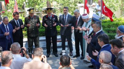 Bursa Valiliği koordinasyonunda "İrade Bizim, Zafer Bizim" temasıyla düzenlenen 15