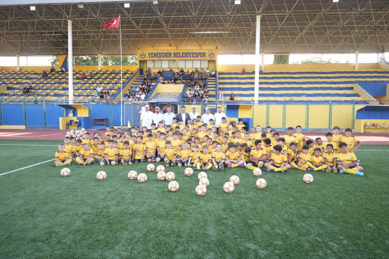 Yenişehir'de minik futbolcular sahaya çıktı! 1 Bülten Medya -