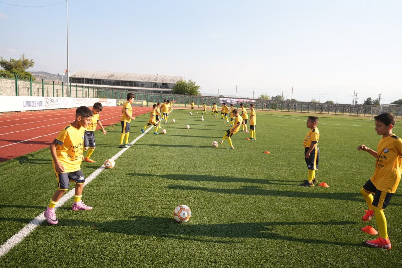 Yenişehir'de minik futbolcular sahaya çıktı! 2 Bülten Medya -