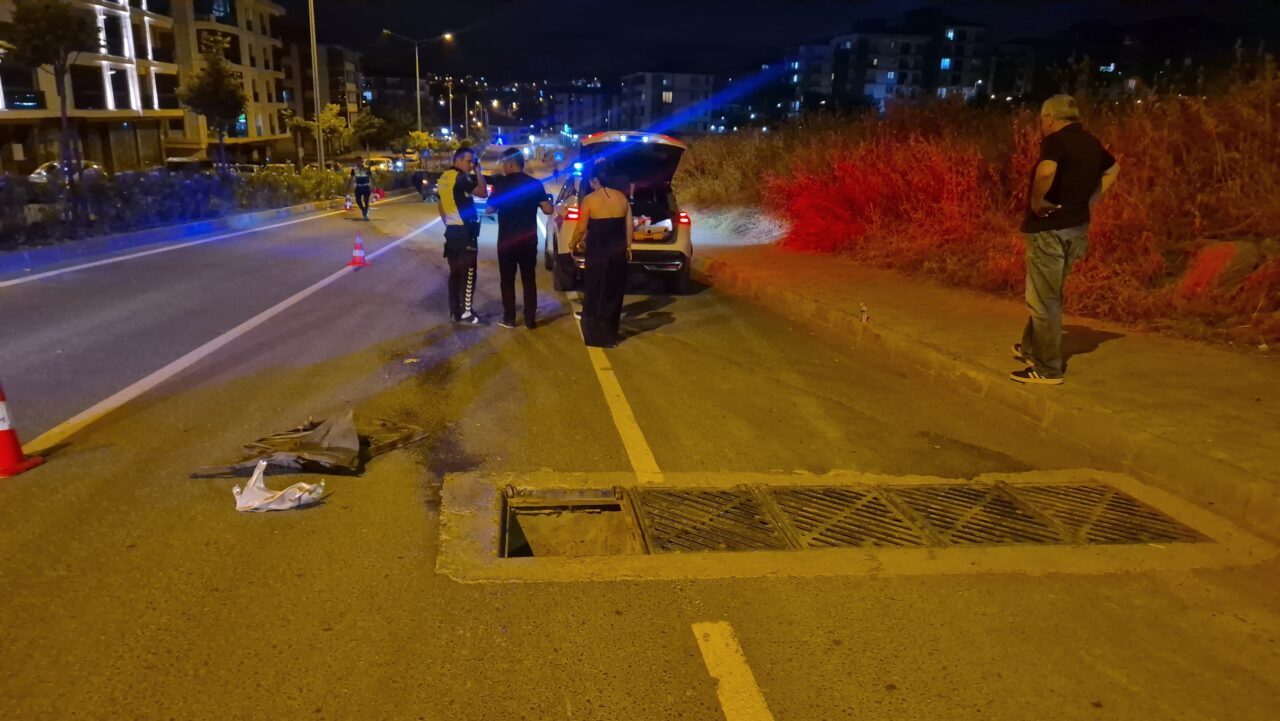Tekirdağ'ın Süleymanpaşa ilçesinde açık olduğu iddia edilen rögar kapağına çarpan