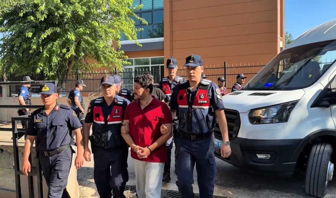 Bursa merkezli operasyonda sahte alışveriş sitesi kurarak vatandaşları dolandırdığı öne