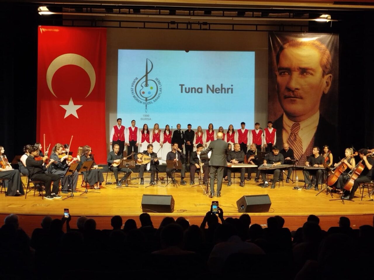 Zeki Müren Güzel Sanatlar Lisesi öğrencileri, Bursa'nın unutulmaya yüz tutmuş