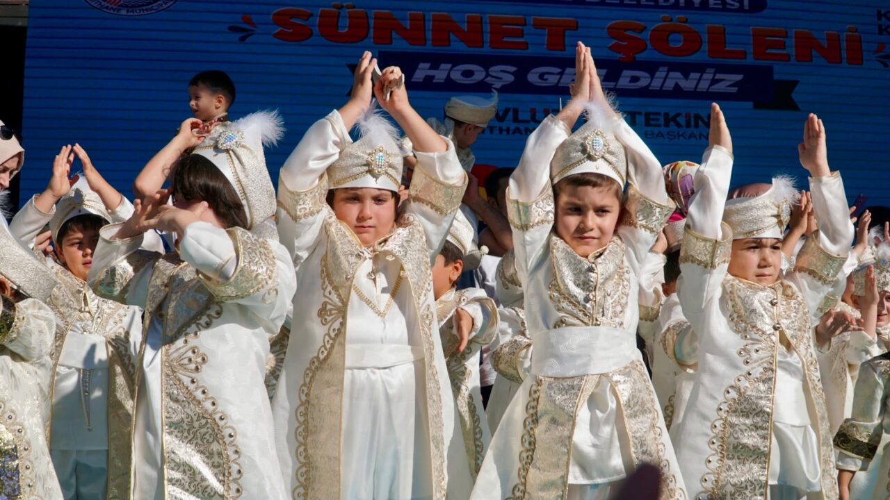 Kağıthane Belediyesi'nin düzenlediği etkinliklerde 950 çocuk sünnet şöleninde unutulmaz bir