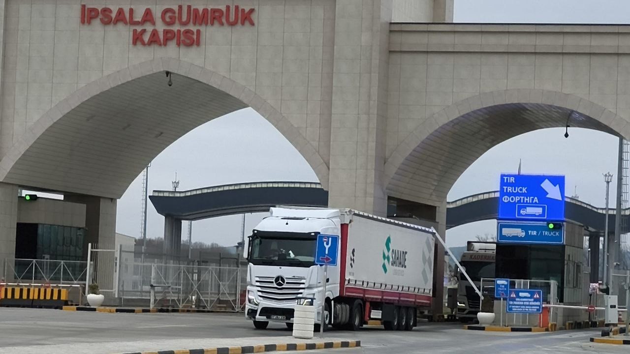 Edirne'de KOM ekiplerinin İpsala Gümrük Kapısı'na düzenlediği operasyonda, haklarında soruşturma