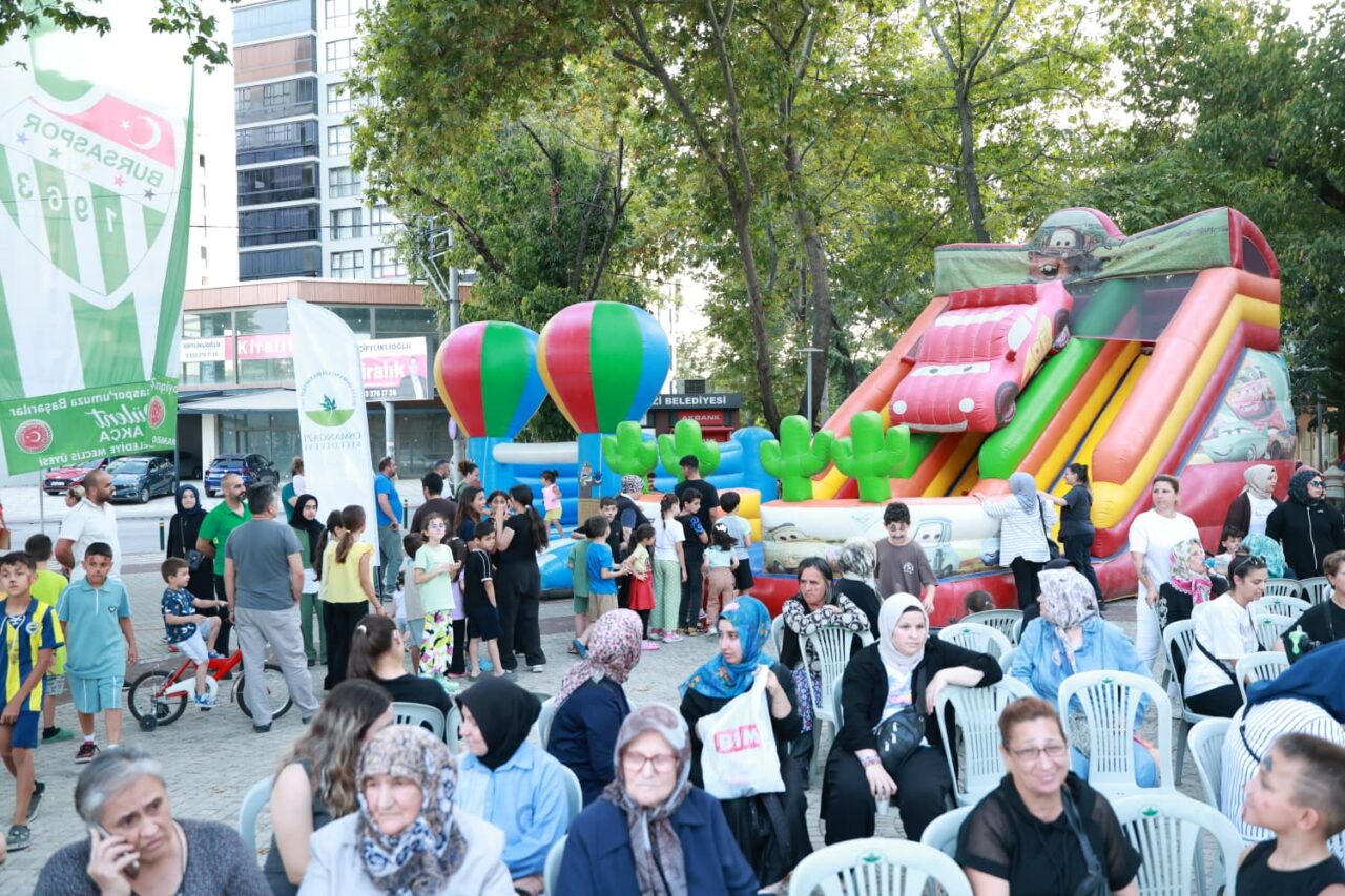 Osmangazi Belediyesi'nin mahalle mahalle sürdürdüğü Yaz Mahalle Şenlikleri'nin bu haftaki