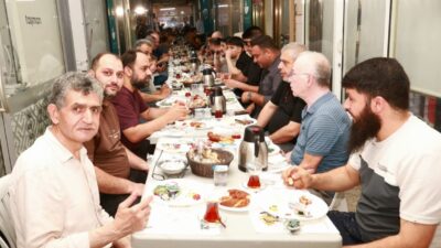 Osmangazi Belediye Başkanı Erkan Aydın, Gençosman Ayakkabıcılar Çarşısı esnafıyla bir