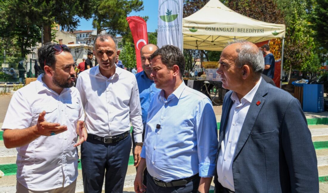 Mihraplı Camii’nde aşure bereketi Osmangazi Belediyesi, Hüdavendigar Mahallesi’ndeki Mihraplı Camii’nde Cuma namazı sonrası vatandaşlara