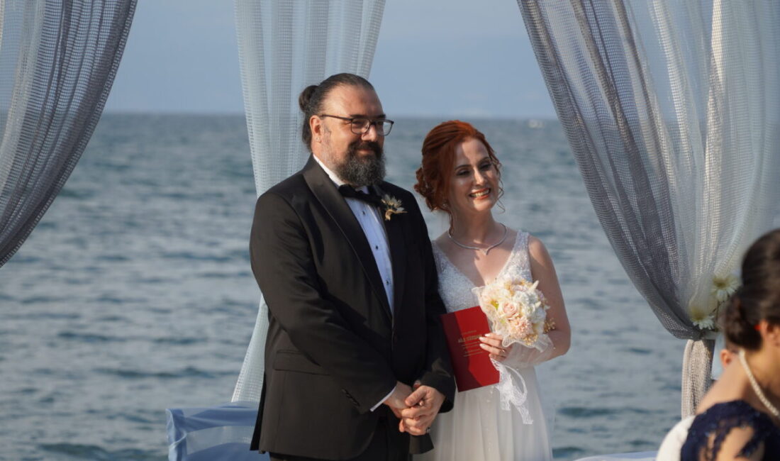 Seçkin Kaymaz dünya evine girdi BÜLTEN MEDYA Genel Müdürü Kayhan Kaymaz'ın oğlu Seçkin Kaymaz, Mudanya'nın