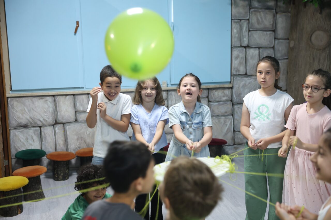 Osmangazi Belediyesi'nin Hüdavendigar Yetenek Evi'nde başlattığı drama atölyesi, çocuklara hem