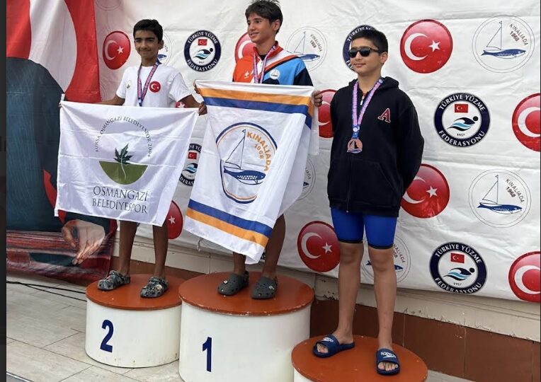 Kınalıada’da Madalya Yağmuru Osmangazi Belediyespor Yüzme Takımı, 39. Prens Adaları Yüzme Yarışları'nda kazandığı