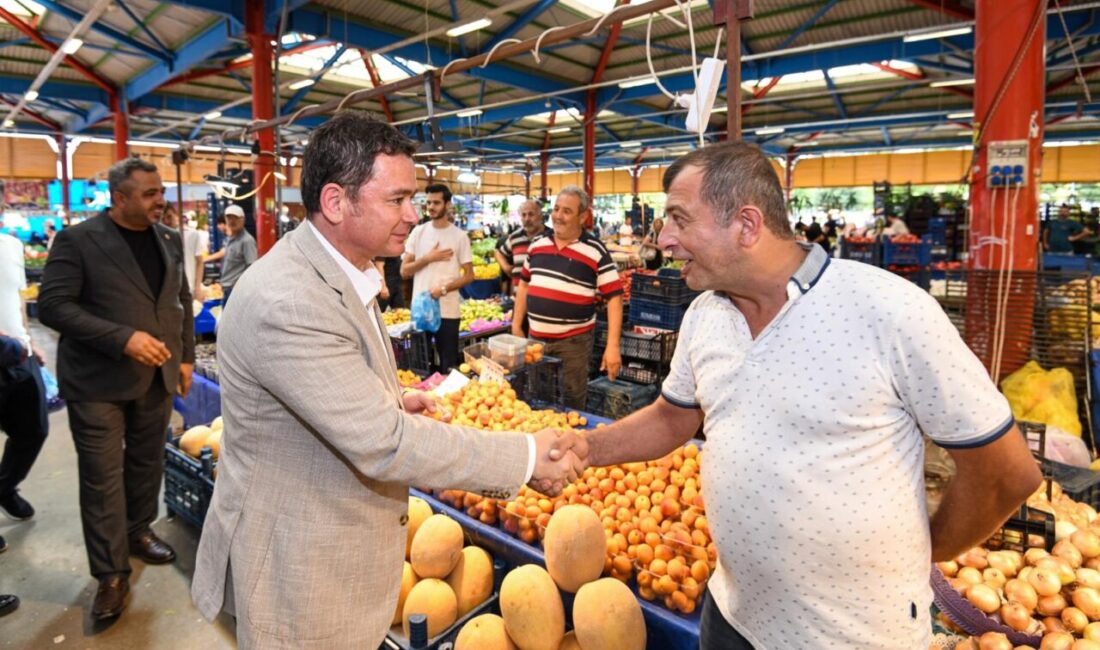 Başkan Aydın vatandaşlarla buluştu Osmangazi Belediye Başkanı Erkan Aydın, Muharrem ayı dolayısıyla Hamitler Mahallesi'nde