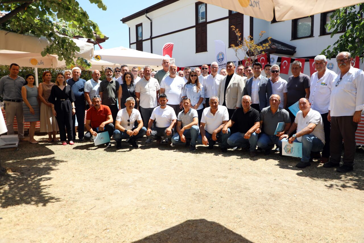 Mudanya Belediye Başkanı Deniz Dalgıç, mahalle muhtarlarıyla bir araya gelerek