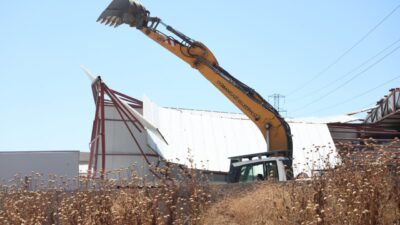 Osmangazi Belediyesi, Yunuseli Mahallesi'nde ruhsatsız olarak inşa edilen ve depo