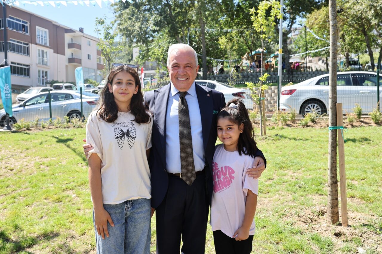 Nilüfer Belediyesi tarafından Çalı Mahallesi'nde yapımı tamamlanan Mehmetçik Parkı düzenlenen