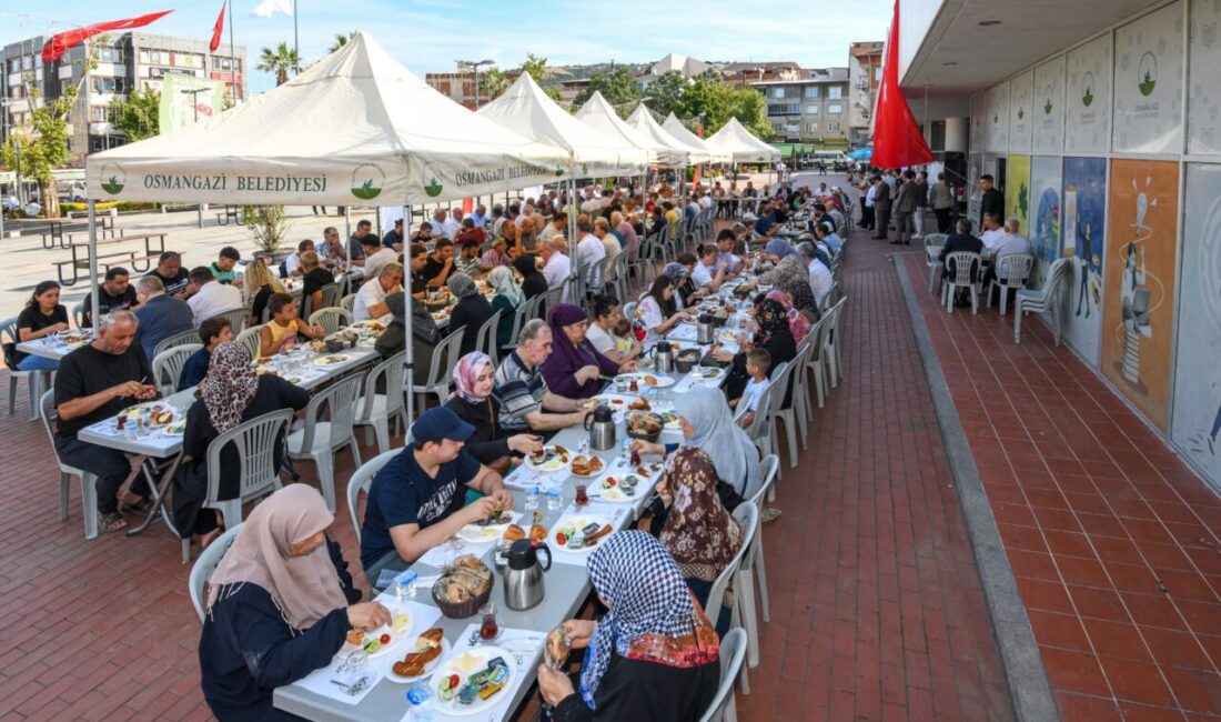 Osmangazi Belediye Başkanı Erkan Aydın, Demirtaş Mahallesi'nde vatandaşlarla bir araya