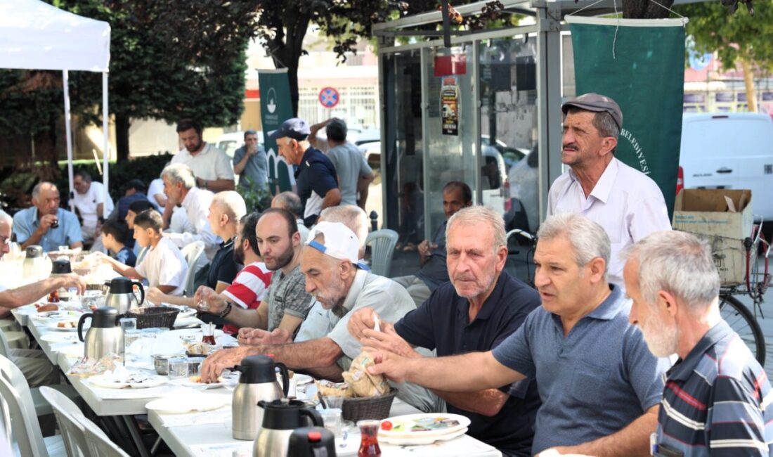 Alemdar’da dikkat çeken buluşma Osmangazi Belediye Başkanı Erkan Aydın, mahalle buluşmaları kapsamında Alemdar Mahallesi'nde