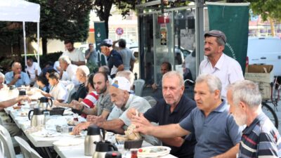 Osmangazi Belediye Başkanı Erkan Aydın, mahalle buluşmaları kapsamında Alemdar Mahallesi'nde