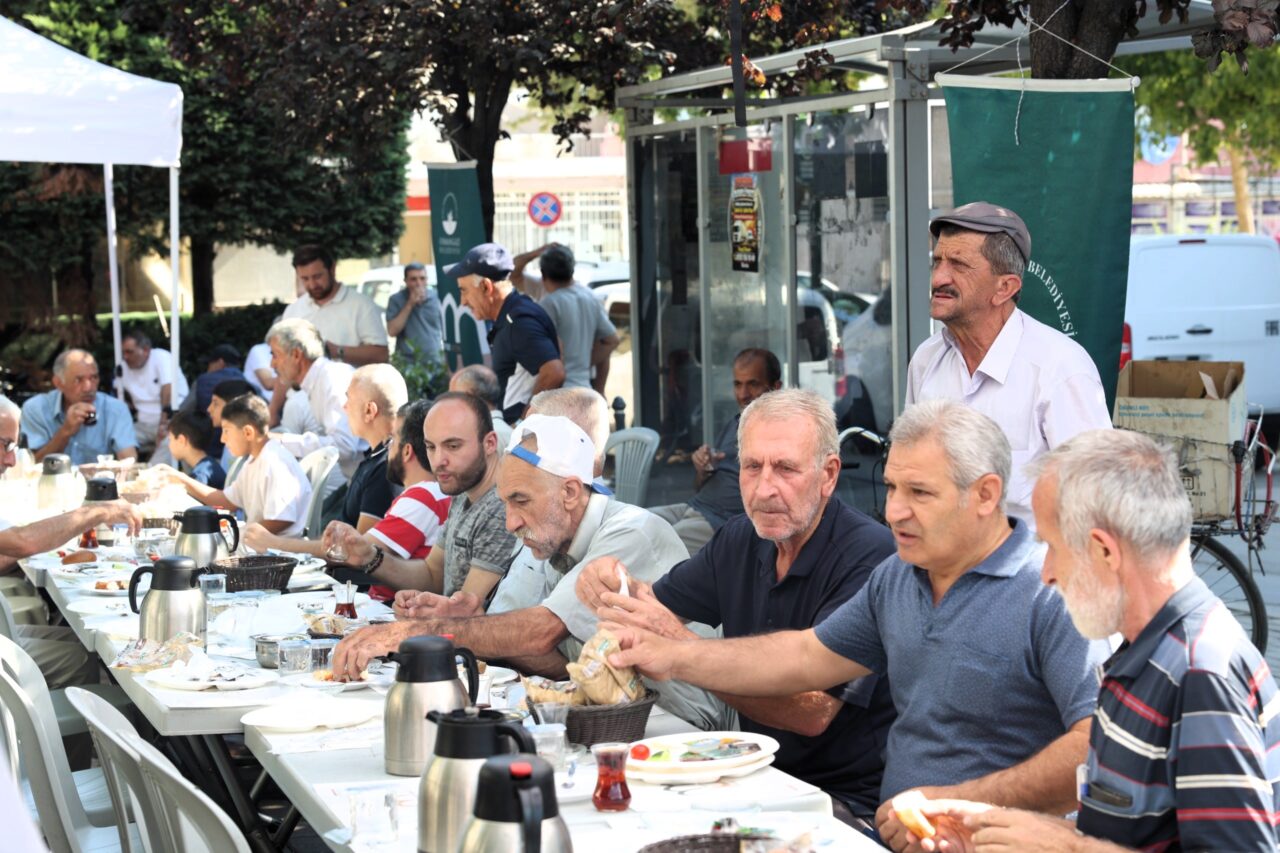 Osmangazi Belediye Başkanı Erkan Aydın, mahalle buluşmaları kapsamında Alemdar Mahallesi'nde