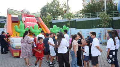 Osmangazi Belediyesi'nin Demirtaşpaşa ve Elmasbahçeler mahallelerinde düzenlediği Mahalle Şenliği, çocuklardan
