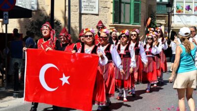 Bursa Uludağ Üniversitesi (BUÜ) akademik ve idari personelinden oluşan Halk
