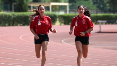 Osmangazi Belediyesporlu milli sporcular Tuana Özgür ve Elif Ecem Öztürk,