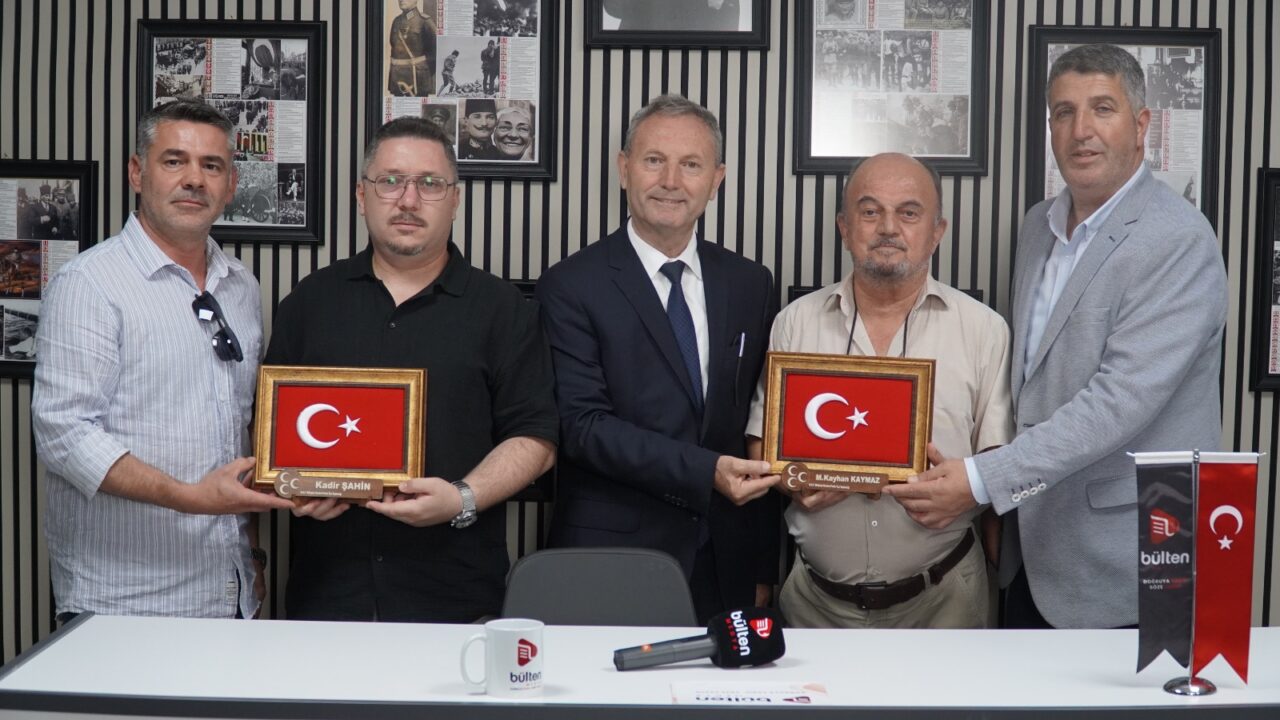 Milliyetçi Hareket Partisi Mustafakemalpaşa İlçe Başkanı Suat Buldu ve beraberindeki