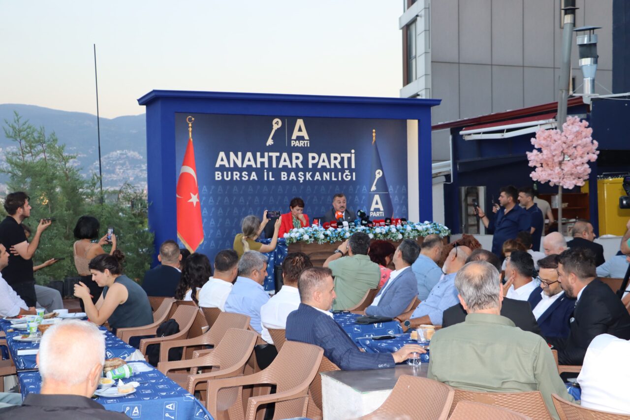 Anahtar Parti Bursa İl Başkanı Fikret Aslan, 6 aylık değerlendirme