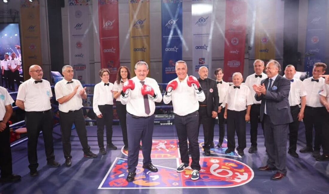 Abdurrahman Dursun: “2026 Avrupa Spor Şehri ünvanımızın hakkını vermek için çok çalışıyoruz” Sultangazi Belediye Başkanı Abdurrahman Dursun, Sultangazi’de düzenlenen Türkiye Profesyonel Kick