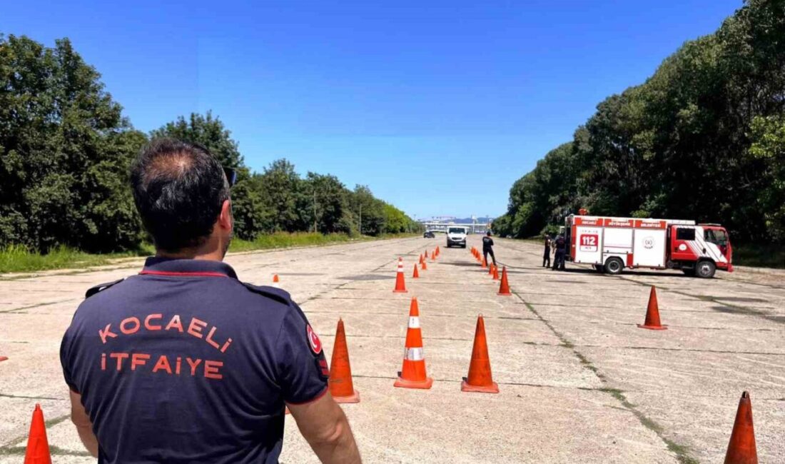AFAD ekiplerine zorlu şartlar için ileri sürüş eğitimi Kocaeli Büyükşehir Belediyesi İtfaiye Dairesi Başkanlığı tarafından, AFAD ekiplerinin afetlere