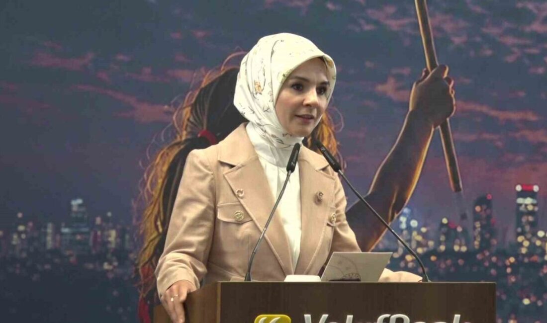 Bakan Göktaş: “Bizim görevimiz hain darbe girişimini yapanların bir daha teşebbüs etmemesini sağlamak” Aile ve Sosyal Hizmetler Bakanı Mahinur Özdemir Göktaş, “Bazı zamanlar