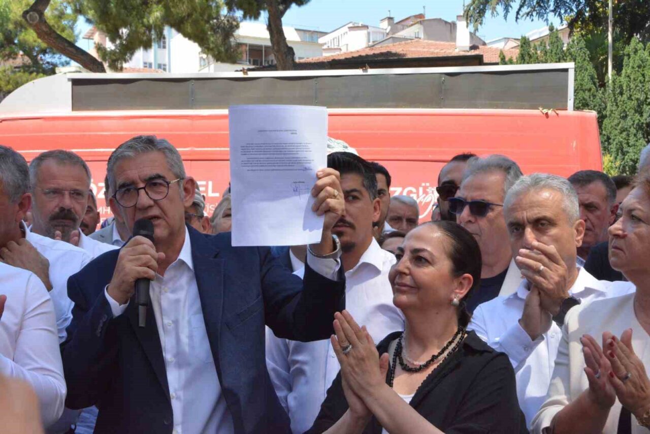 CHP Balıkesir İl Başkanı Erden Köybaşı ile birlikte 20 ilçe