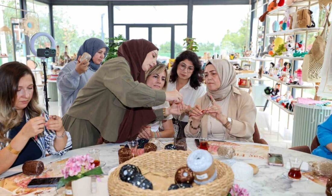 Başiskele’de kadınlar en trend aksesuarı üretiyor Son dönemde moda dünyasında yeniden ilgi gören saç filesi, Başiskele’de
