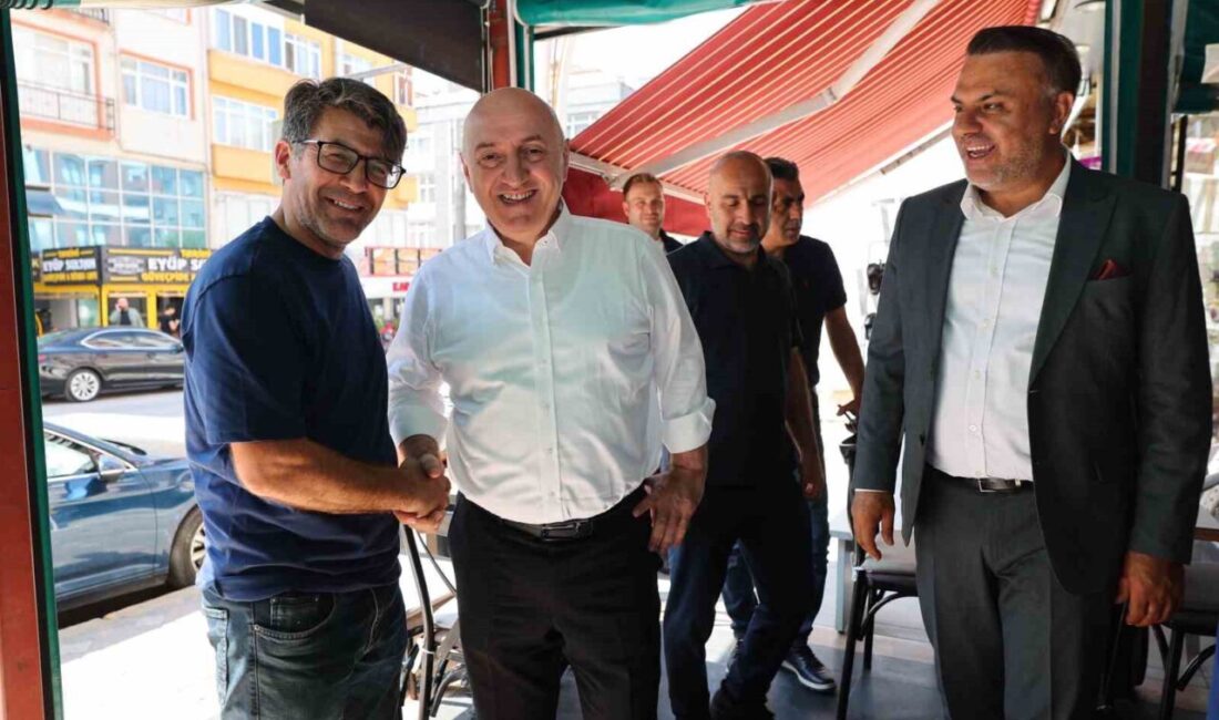 Darıca Belediye Başkanı Muzaffer Bıyık, esnaf ve vatandaşlarla bir araya