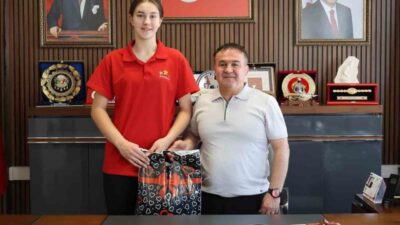 Bilecikli sporcu Ayşe Beren Balcı, Ankara TVF Spor Lisesi’ni kazandı.