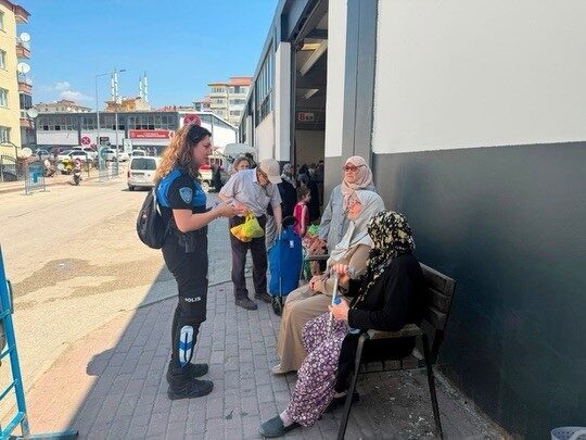 Bilecik’te dolandırıcılık uyarısı Bilecik’te vatandaşlara dolandırıcılık uyarısı yapıldı. Bilecik İl Emniyet Müdürlüğü Toplum