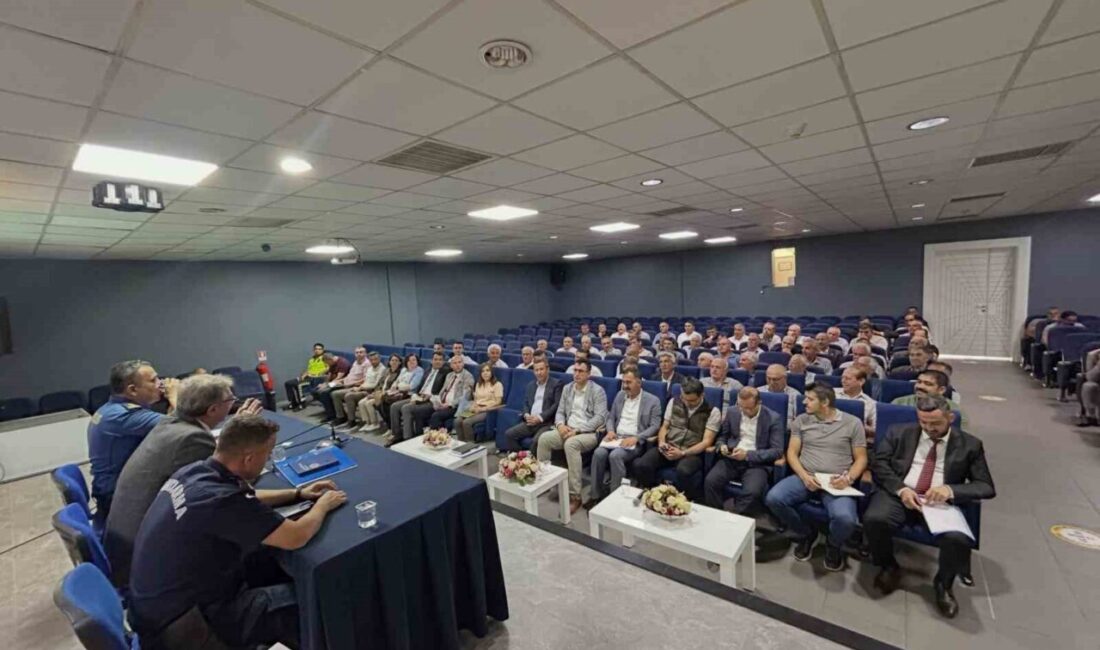 Bilecik’in Bozüyük ilçesinde kurumlar ve muhtarlar aynı masada buluştu. Bozüyük