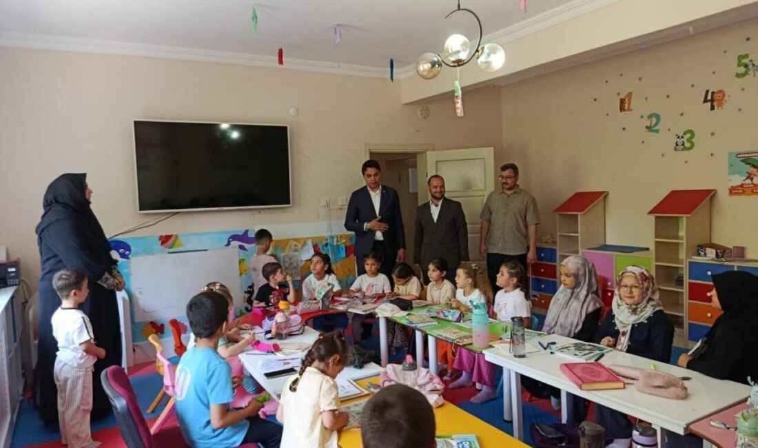 Bilecik’te Merkez Kur’an Kursu eğitim faaliyetlerini yerinde incelendi Bilecik’in Pazaryeri ilçesinde Kaymakam Muhammet Mustafa Kara, Merkez Kur’an Kursu’nu