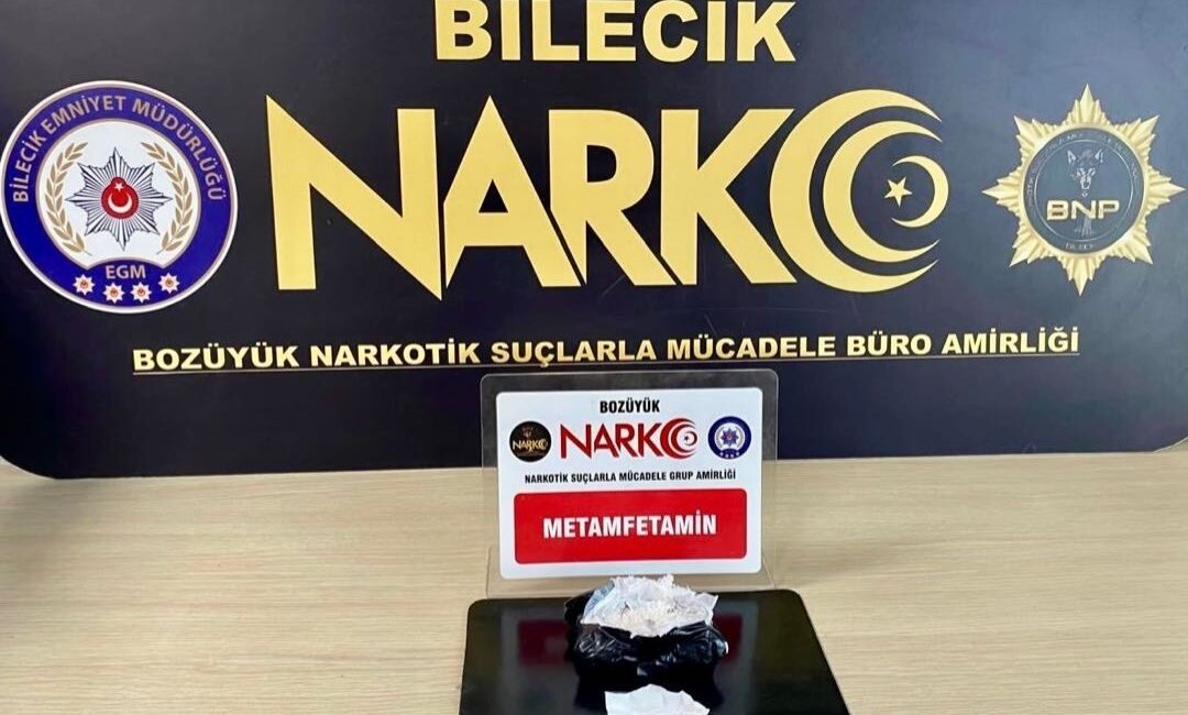 Bilecik’te uyuşturucu operasyonu: 1 gözaltı Bilecik’in Bozüyük ilçesinde gerçekleştirilen uyuşturucu operasyonunda 1 şüpheli gözaltına alındı.