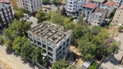 Çayırova’da Özgürlük Mahallesi’nin artan ihtiyaçları doğrultusunda yapımı süren bilgi evi