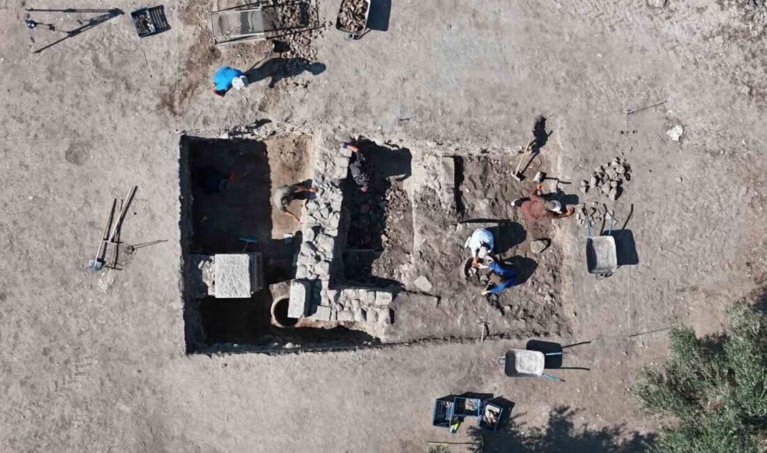 Bin 500 yıllık dibek ve bin 300 yıllık depo küpleri bulundu Çanakkale’nin Ayvacık ilçesi Gülpınar köyündeki Apollon Smintheus Kutsal Alanı’nda 2026