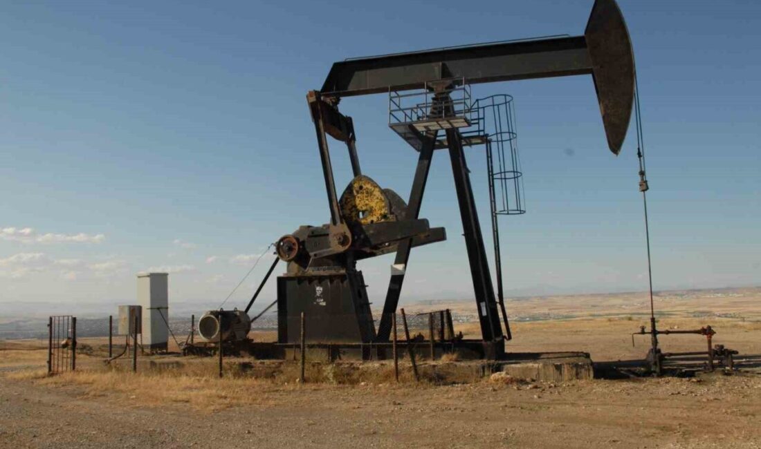 Brent petrol arz endişesiyle 93 dolara yükseldi Petrol fiyatları arz kesintilerine ilişkin endişelerin artmasıyla birlikte yükselişini sürdürüyor.