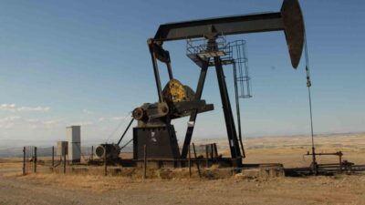 Petrol fiyatları arz kesintilerine ilişkin endişelerin artmasıyla birlikte yükselişini sürdürüyor.