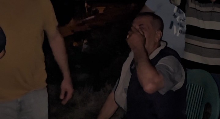 Bursa’da ev yangını: Oğlunun ölüm haberini alan babanın feryadı yürek dağladı Bursa’nın Osmangazi ilçesinde çıkan ev yangınında, sağlık sorunları nedeniyle yürümekte