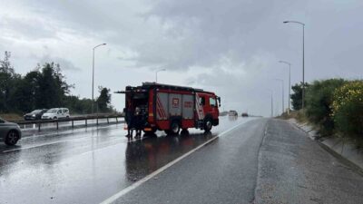 Çekmeköy’de sağanak yağış sebebiyle kontrolden çıkan ambulansın bariyerlere çarparak devrildi.