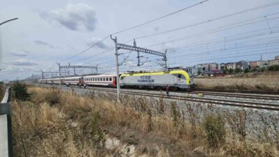 Edirne-İstanbul seferini yapan yolcu treninin bir vagonu, Tekirdağ’ın Çerkezköy ilçesinde