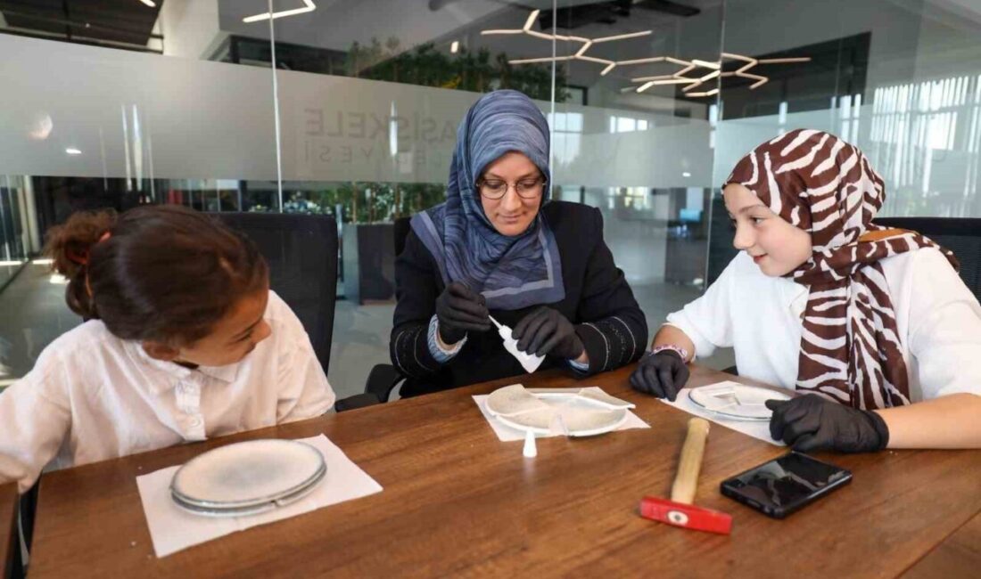 Başiskele’de ebeveynler ve çocuklar, kintsugi atölyesinde bir araya gelerek duygularını
